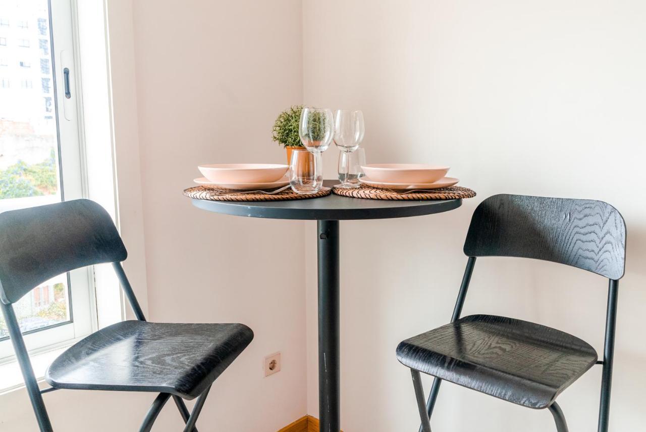 Sunny Studio In The Heart Of Lapa - 5Min Walk To Metro! Porto Buitenkant foto